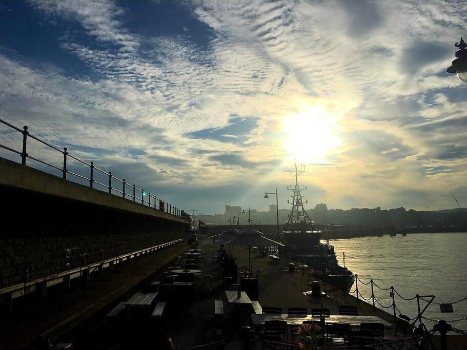Beautifully Appointed, Period Seaside Apartment 福克斯通 外观 照片
