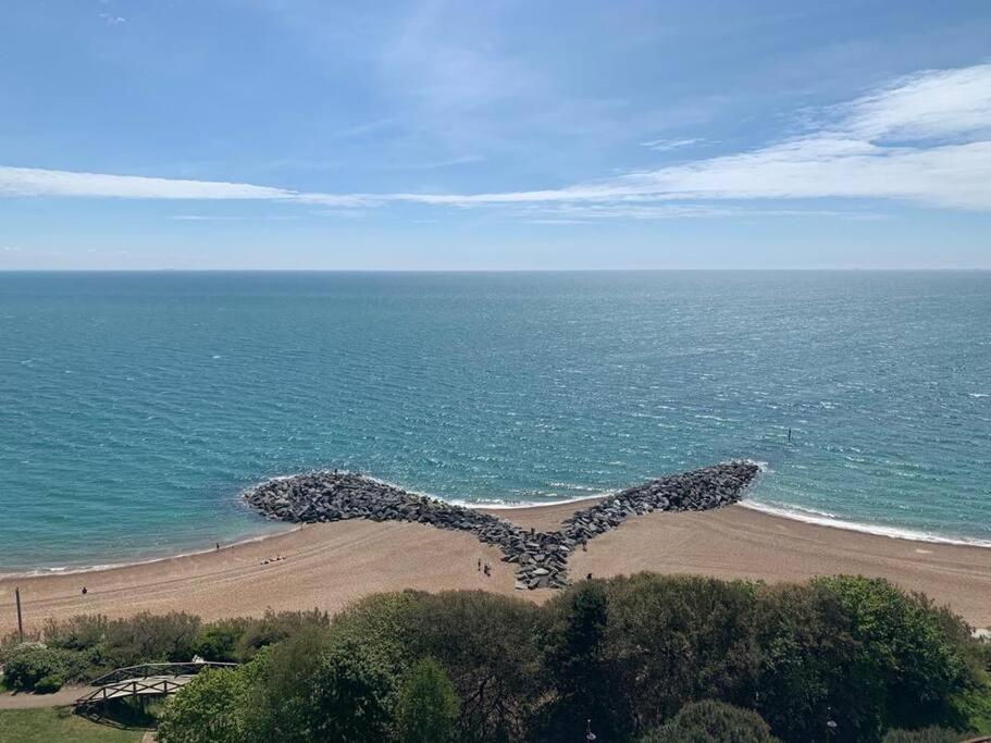 Beautifully Appointed, Period Seaside Apartment 福克斯通 外观 照片