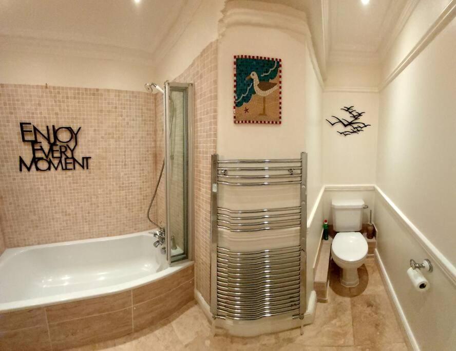 Beautifully Appointed, Period Seaside Apartment 福克斯通 外观 照片