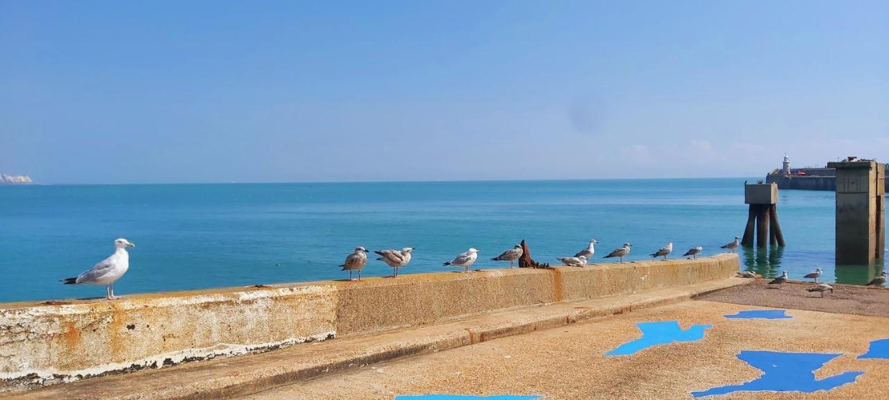 Beautifully Appointed, Period Seaside Apartment 福克斯通 外观 照片